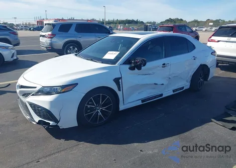 2021 Toyota Camry Se z USA, uszkodzony, nr VIN 4T1G11AK1MU477578